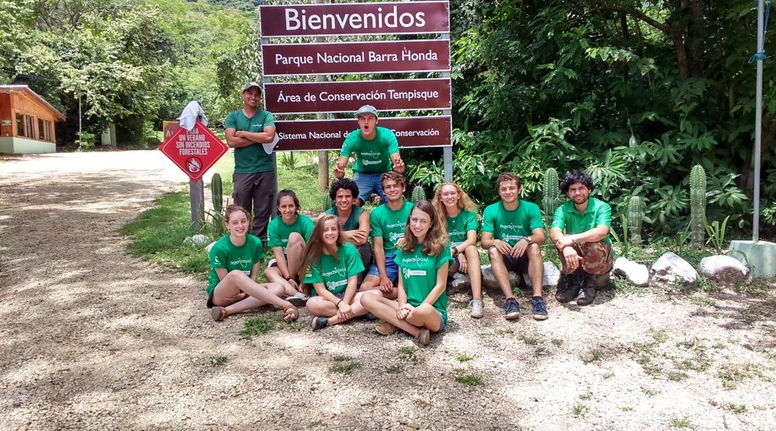 A group of high school students doing Projects Abroad's Conservation volunteering in Costa Rica. A group photo during Conservation volunteering in Costa Rica for teenagers.
